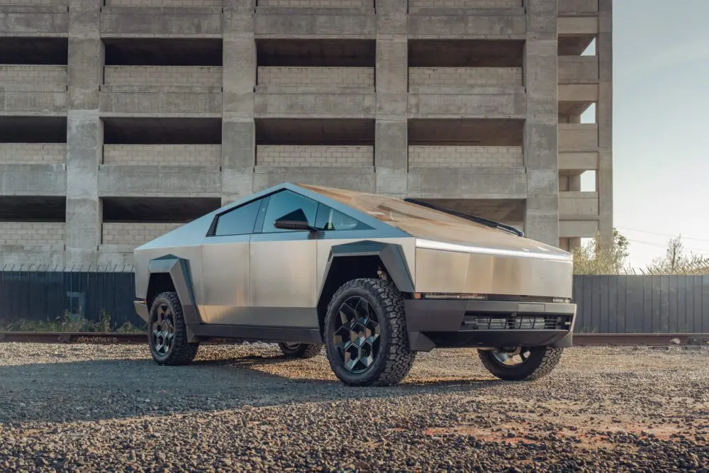 Tesla Cybertruck – UP Carbon Fiber Fenders And UP CYBRHEX Wheels