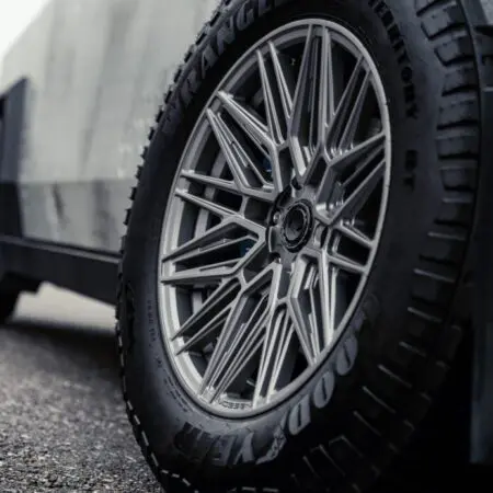 Vossen HF6-5- Tesla Cybertruck- face view on truck