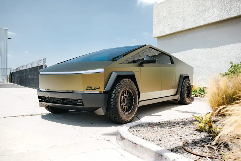 Matte Gold Eclipse Tesla Cyberbeast – UP-03 Beadlock Forged Wheels In Satin Black