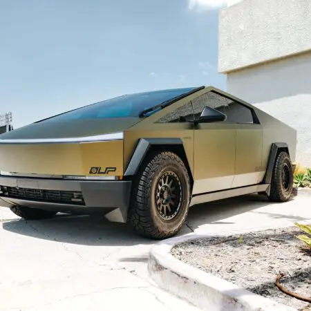 Matte Gold Eclipse Tesla Cyberbeast – UP-03 Beadlock Forged Wheels In Satin Black