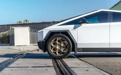 White Tesla Cybertruck - CYBRHEX Wheels in Satin Bronze