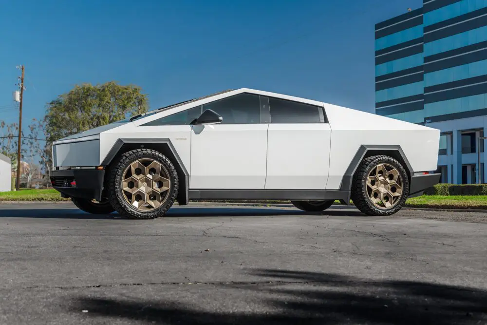 White Tesla Cybertruck – CYBRHEX Wheels in Satin Bronze