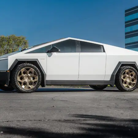White Tesla Cybertruck – CYBRHEX Wheels in Satin Bronze