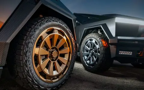 Tesla Cybertrucks with 24-Inch UP Forged CYBRNOVA Wheels