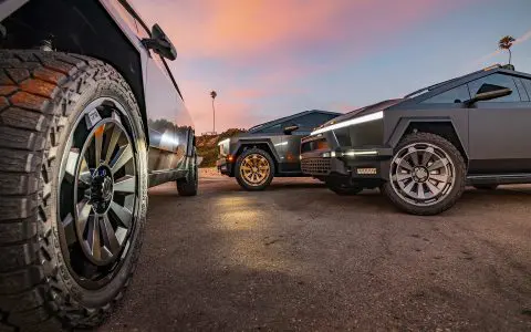 Tesla Cybertrucks with 24-Inch UP Forged CYBRNOVA Wheels