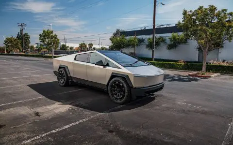 Tesla Cybertruck with 24-Inch UP Forged CYBRNOVA in Satin Black