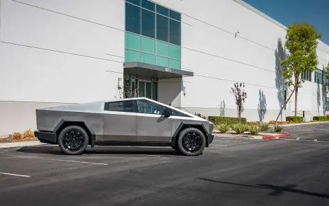 Tesla Cybertruck with 24-Inch UP Forged CYBRNOVA in Satin Black