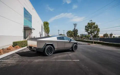Tesla Cybertruck with 24-Inch UP Forged CYBRNOVA in Satin Black