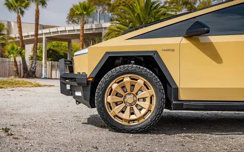 Tan Wrapped Tesla Cybertruck with 24-inch UP Forged CYBRNOVA in Satin Bronze