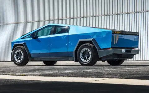 UP Forged CYBRDISC: The VIP Wheel That Finally Gives the Tesla Cybertruck a Luxury Face 18 Blue Metallic Wrapped Tesla Cybertruck on UP Forged UP-RW Wheels 2