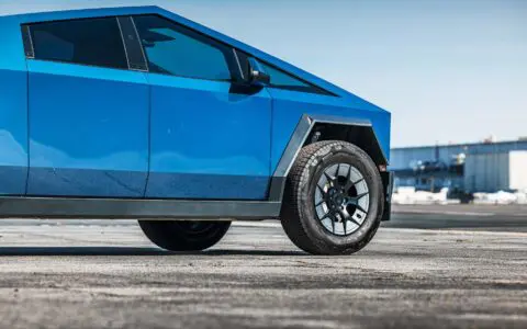 UP Forged CYBRDISC: The VIP Wheel That Finally Gives the Tesla Cybertruck a Luxury Face 11 Blue Metallic Wrapped Tesla Cybertruck on UP Forged UP-RW Wheels 7