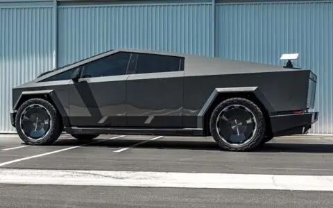 UP Forged CYBRDISC: The VIP Wheel That Finally Gives the Tesla Cybertruck a Luxury Face 17 Tesla Cybertruck 24-Inch CYBRDISC Wheel and Tire Package Photo 1