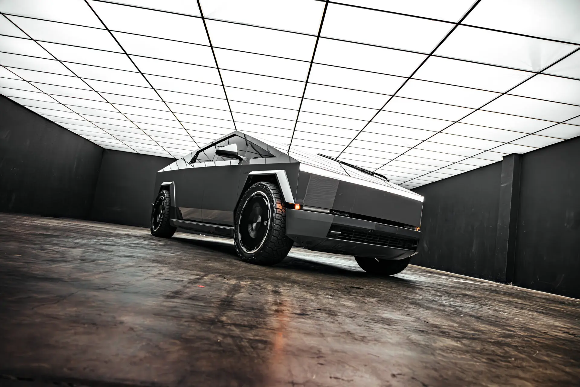 Tesla Cybertruck UP Forged CYBRDISC 24-Inch Wheels Unplugged Performance 12