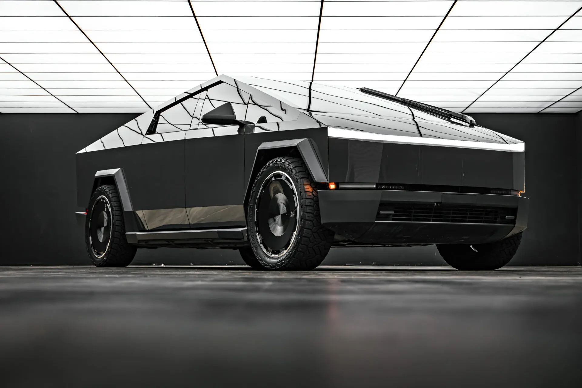 Tesla Cybertruck UP Forged CYBRDISC 24-Inch Wheels Unplugged Performance 7