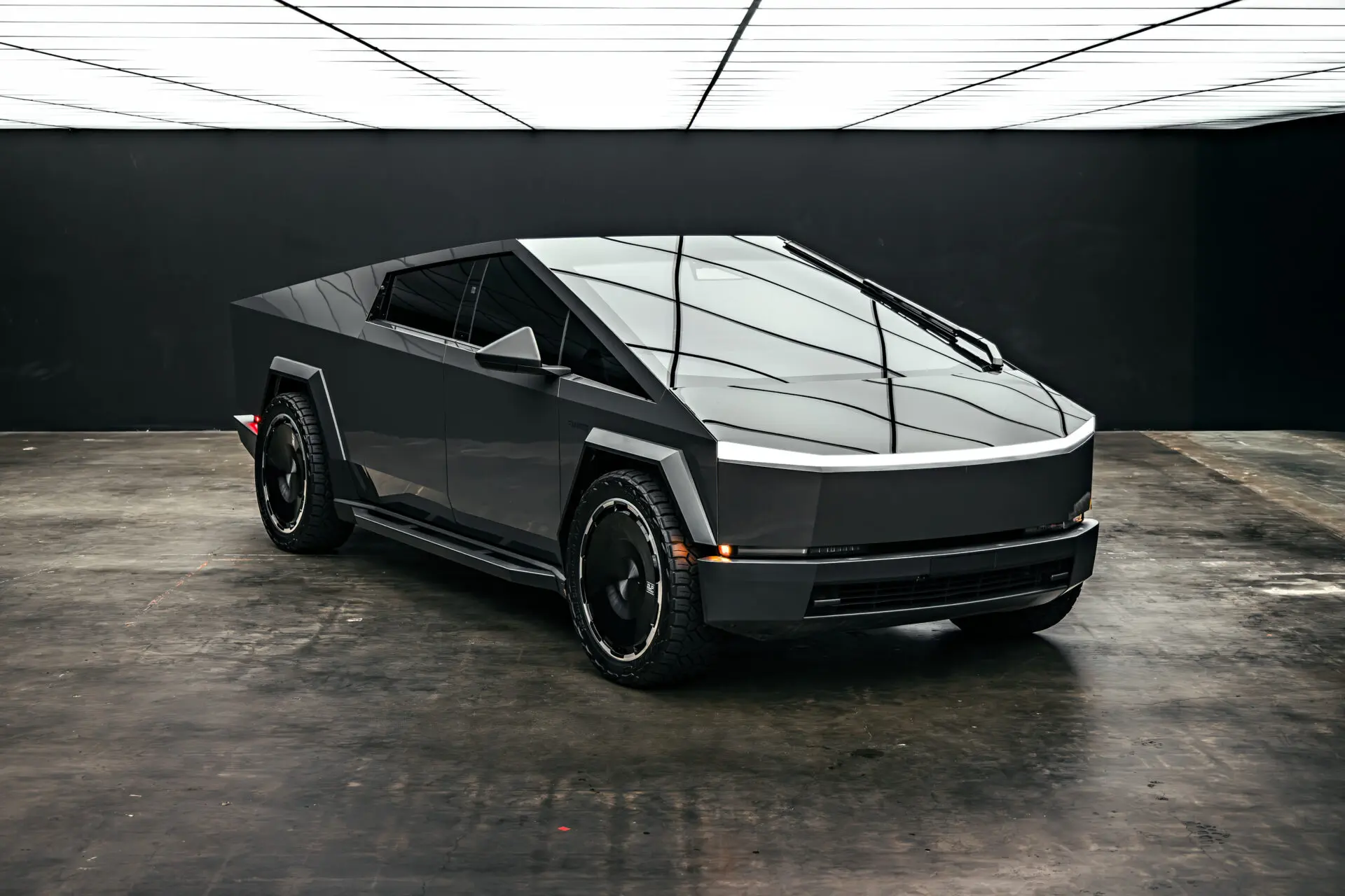 Tesla Cybertruck UP Forged CYBRDISC 24-Inch Wheels Unplugged Performance 8
