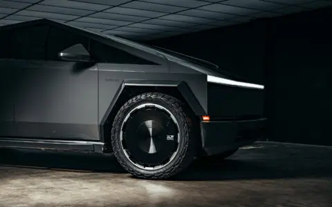 UP Forged CYBRDISC: The VIP Wheel That Finally Gives the Tesla Cybertruck a Luxury Face 6 Tesla Cybertruck UP Forged CYBRDISC 24-Inch Wheels Unplugged Performance 9