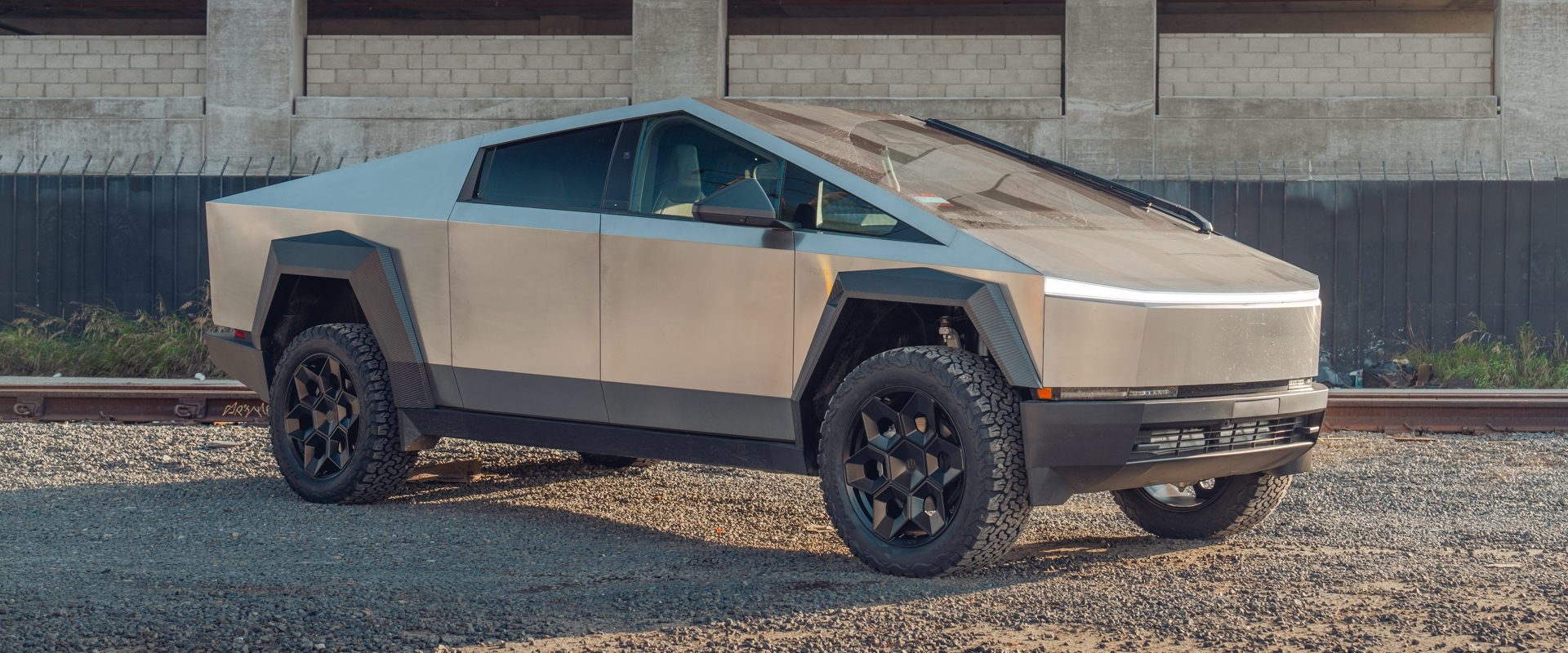 Tesla Cybertruck – UP Carbon Fiber Fenders And UP CYBRHEX Wheels