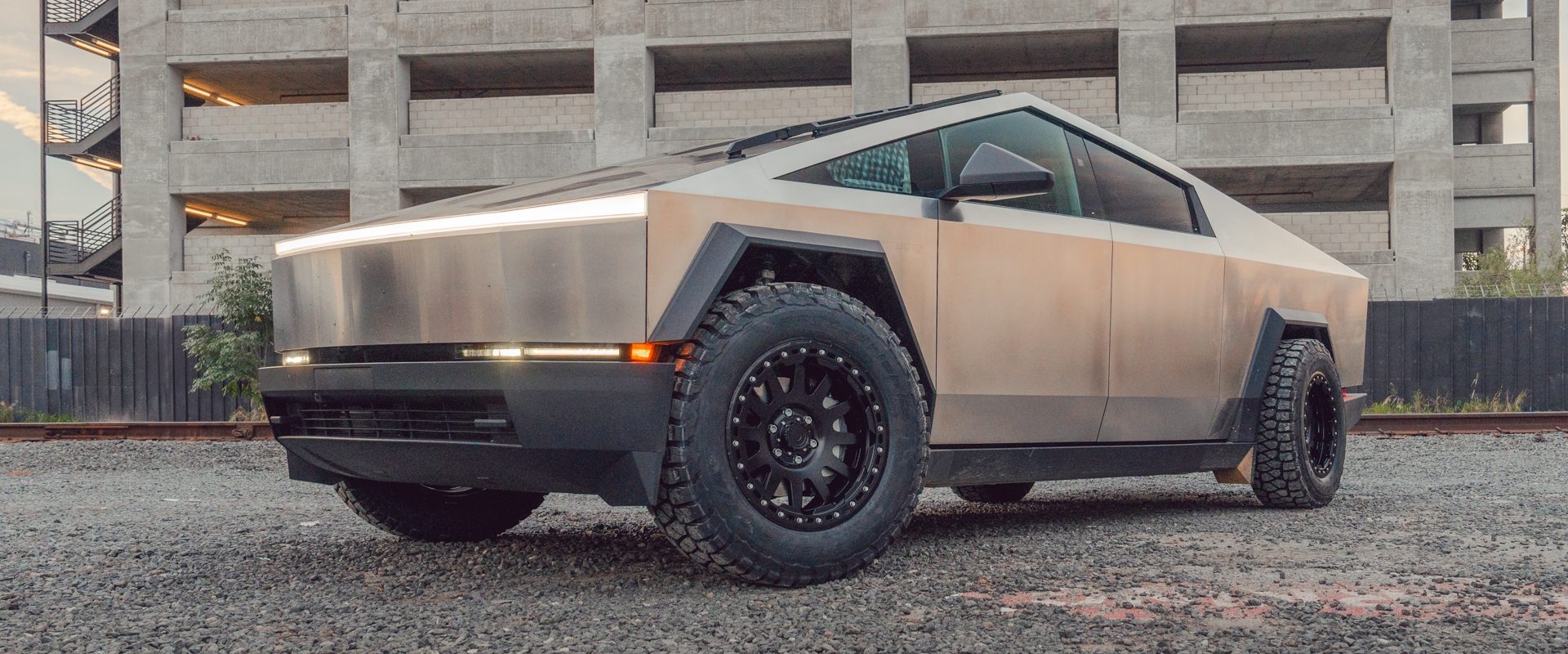 Tesla Cybertruck – UP-03 Beadlock Wheels in Satin Black